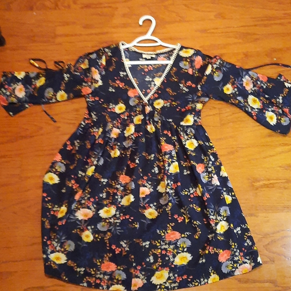 Umgee flowy dress in beautiful navy floral pattern (size S) - Picture 4 of 7